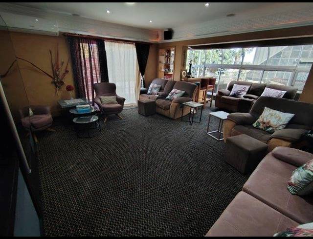 4 BEDROOM HOUSE FOR SALE IN LA LUCIA